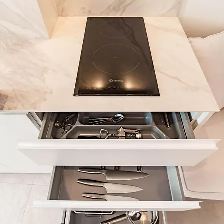 Apartment Seaclub Suites By Roomservices Estepona